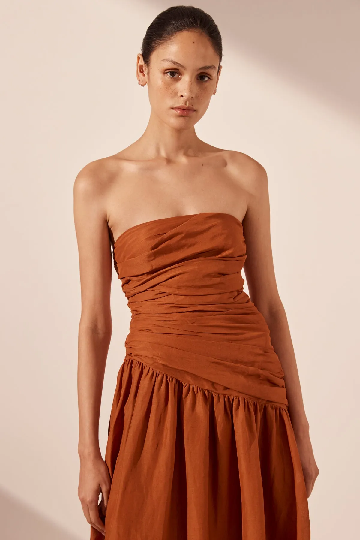 CELESTE STRAPLESS TIERED MAXI DRESS - RUST