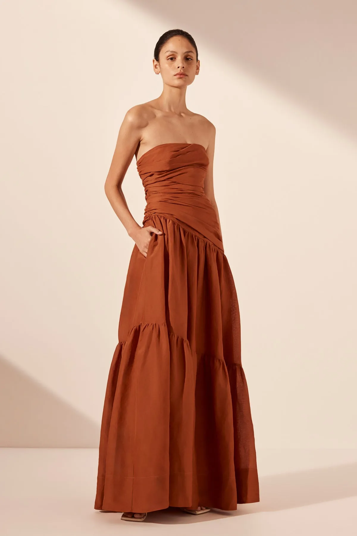 CELESTE STRAPLESS TIERED MAXI DRESS - RUST