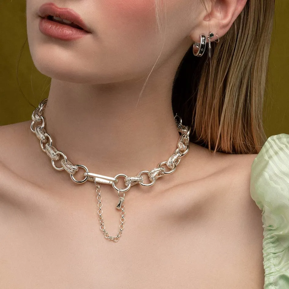 CLARISE. Ornate Cross Link Chain Collar - Silver