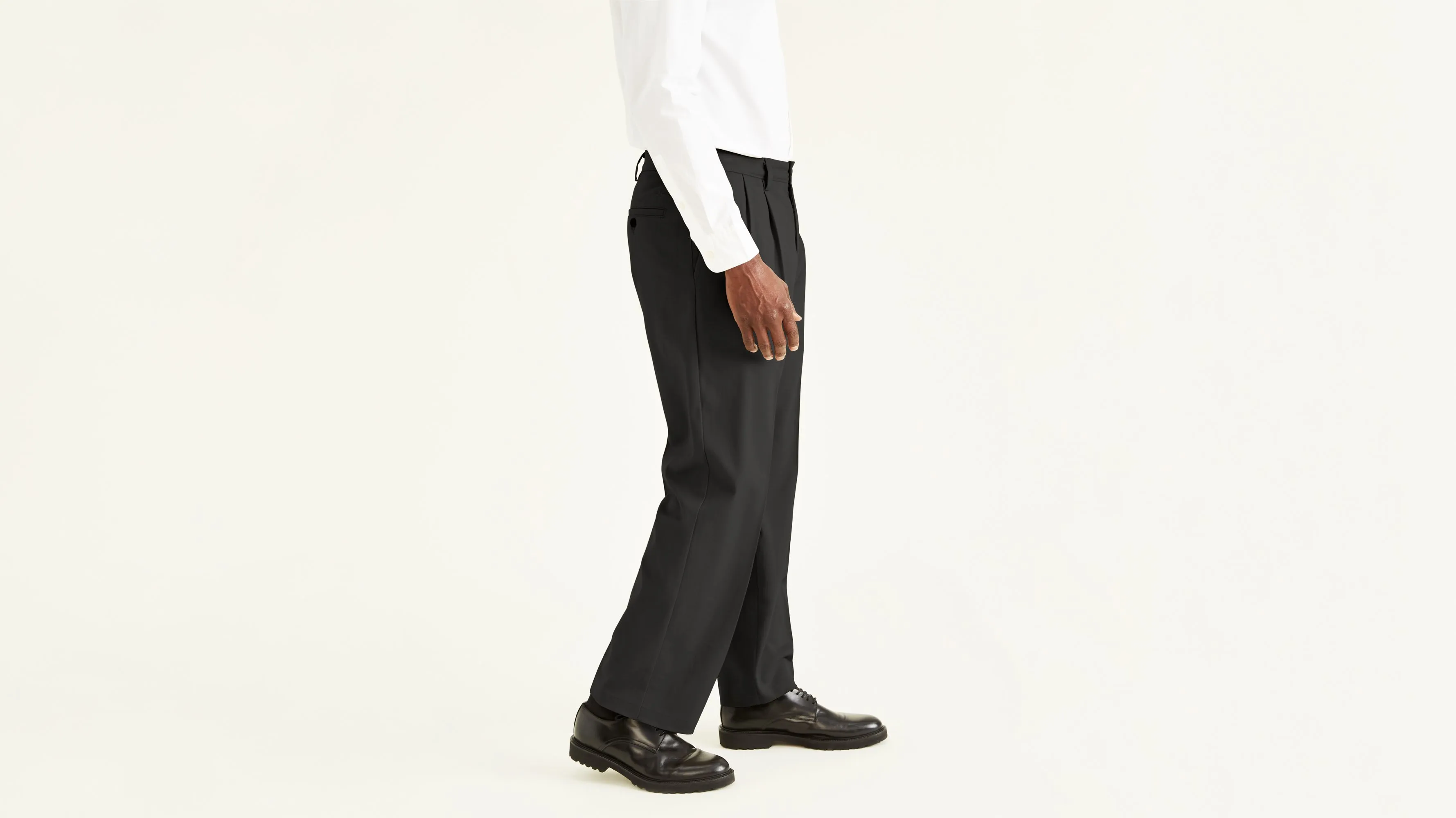 Easy Khakis, Pleated, Classic Fit