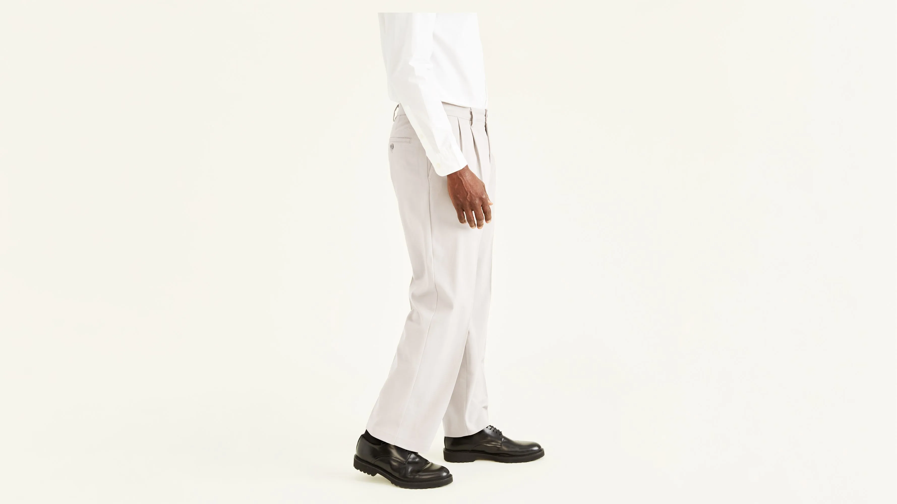 Easy Khakis, Pleated, Classic Fit