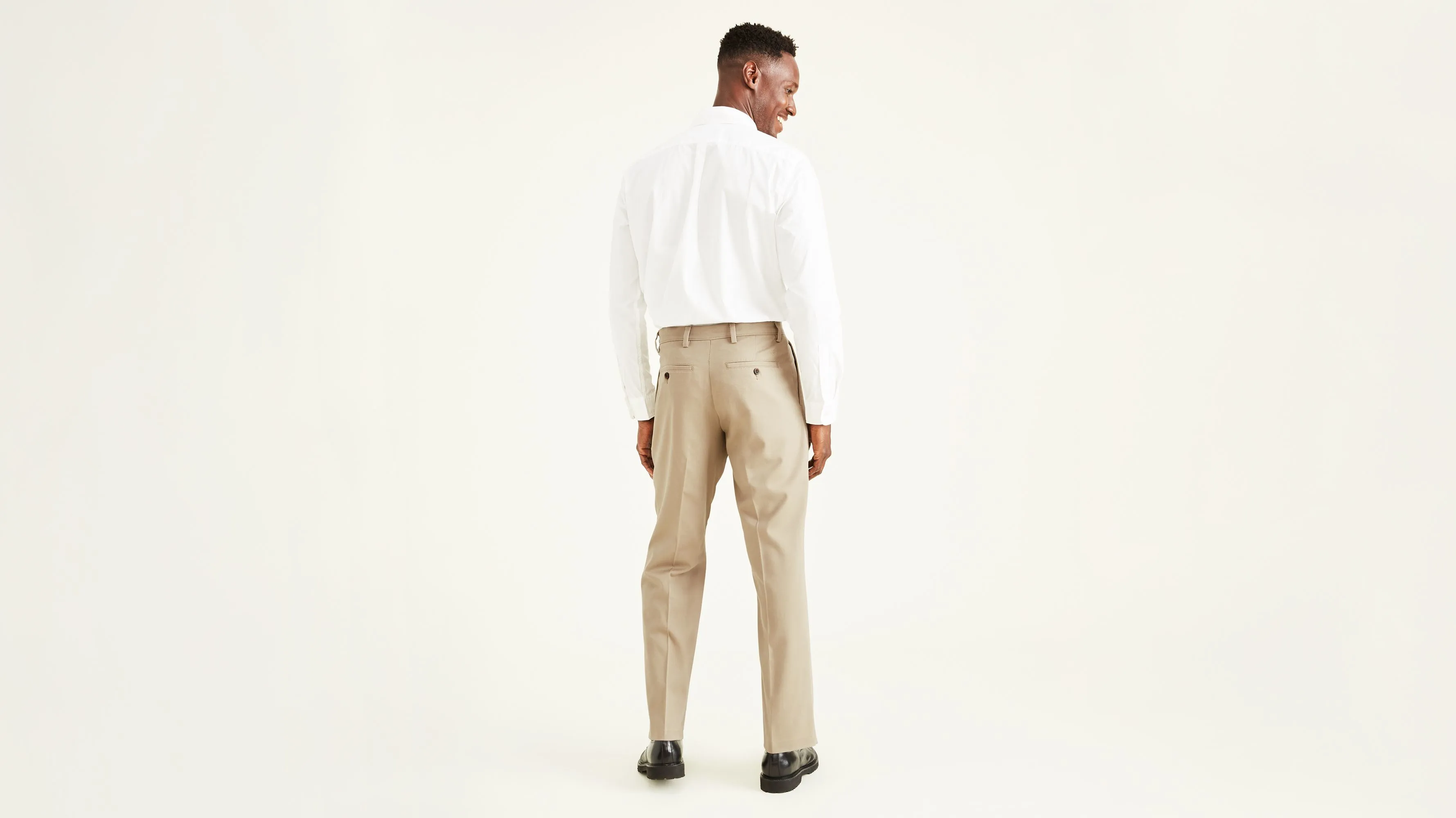 Easy Khakis, Pleated, Classic Fit