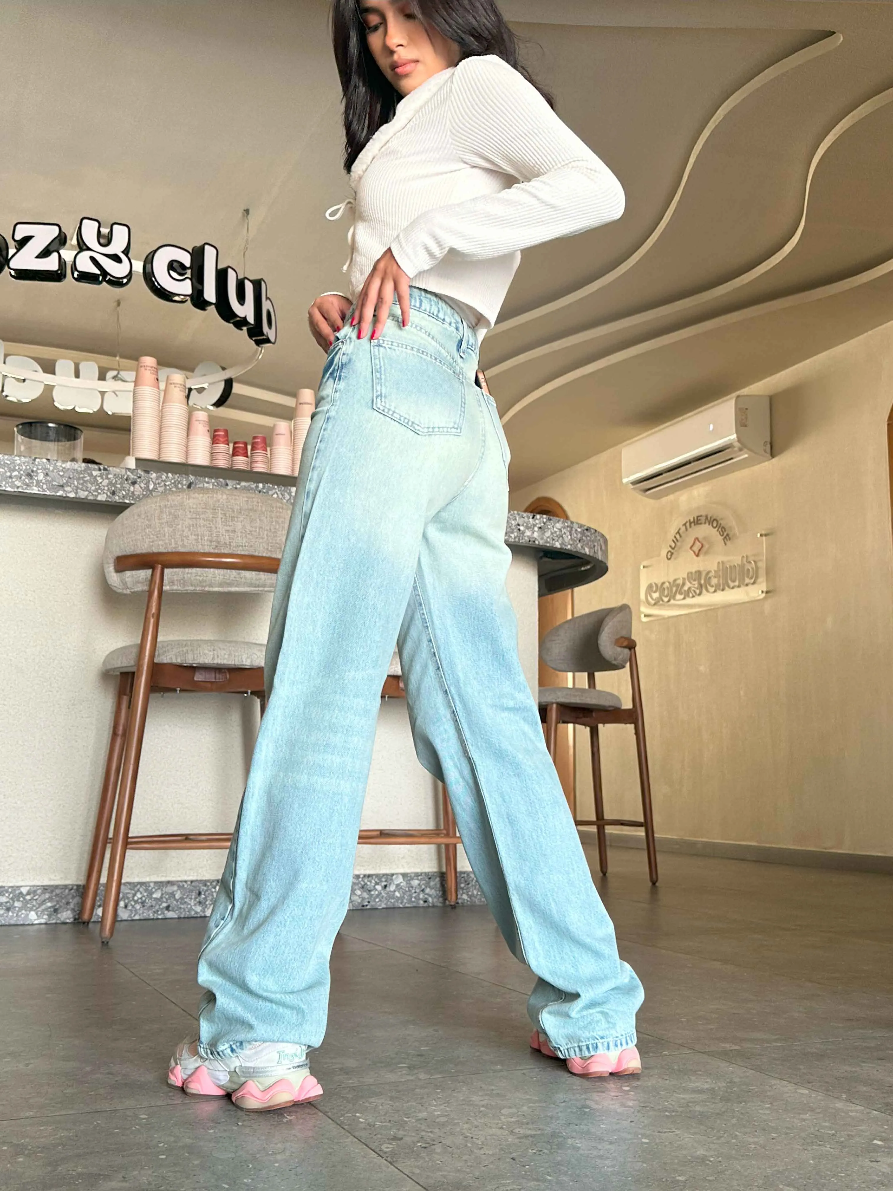 Wide Leg - Light Vintage Blue Jeans.