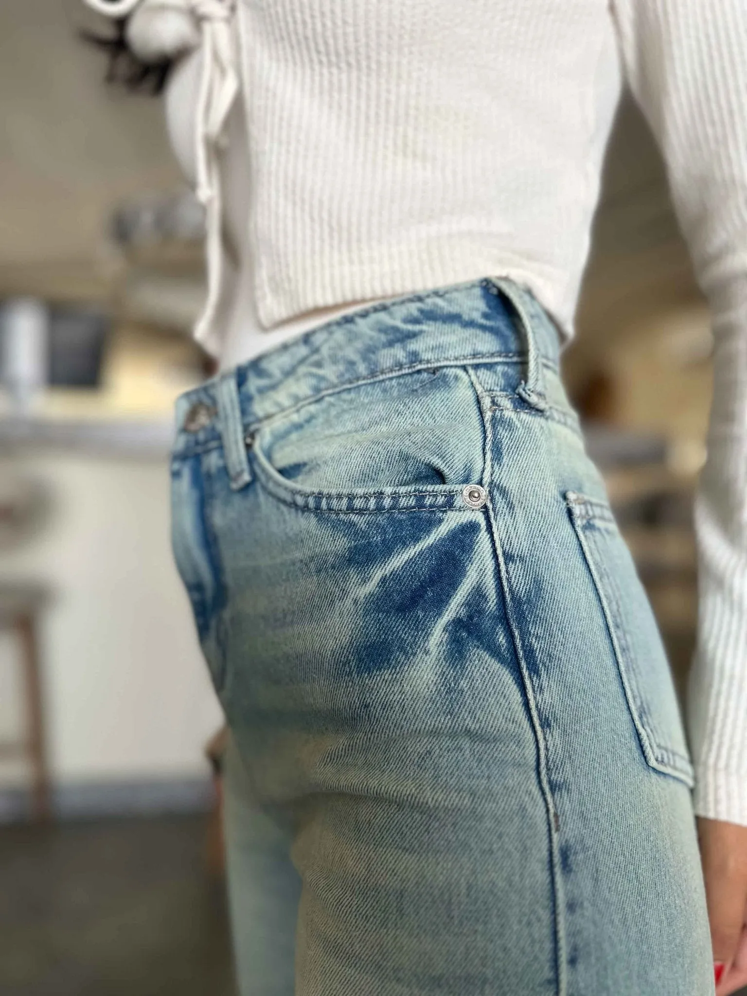 Wide Leg - Light Vintage Blue Jeans.