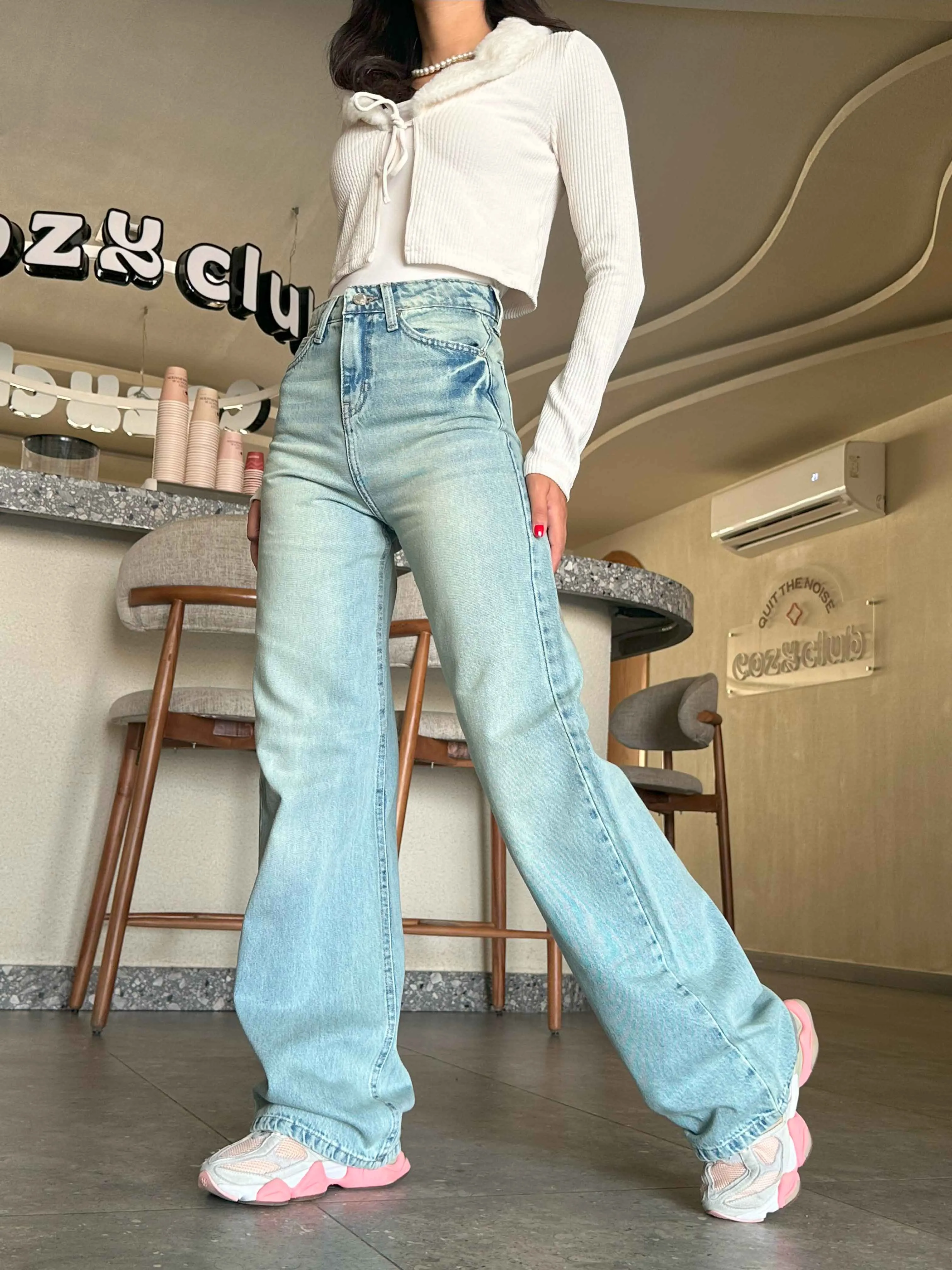 Wide Leg - Light Vintage Blue Jeans.